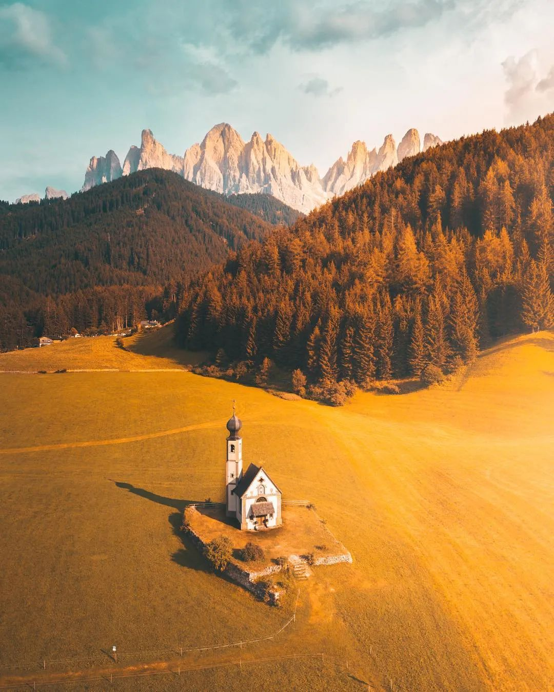 橙黄色se怎么调出来的:橙黄色怎么调出来的颜色（橙黄色怎么调色?）