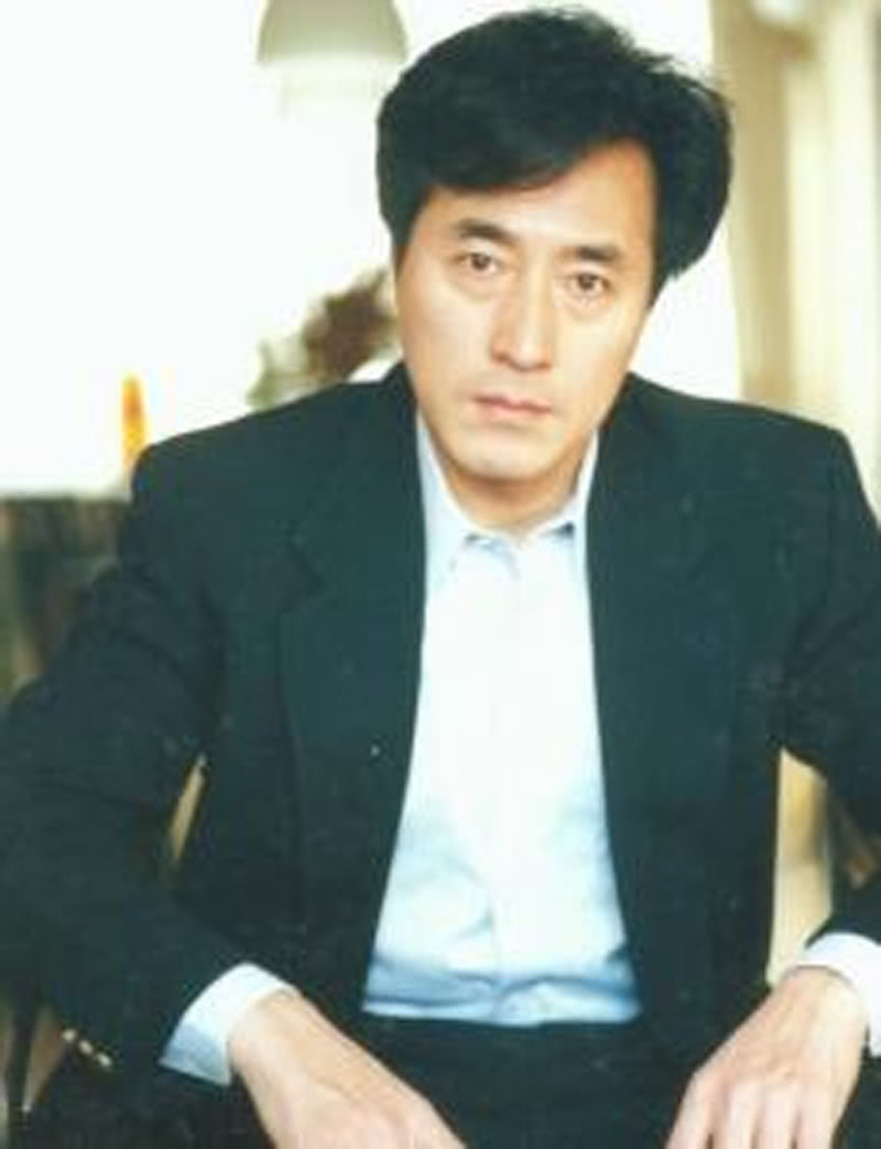 杨立新xin的儿子叫什么那个字不认识；杨立新儿子艺名（杨立新儿子名字念什么）