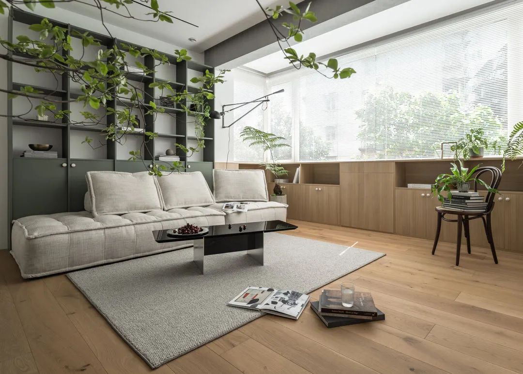 客厅放床住人好不好-客厅可以放床嘛（客厅能放床睡人吗?）