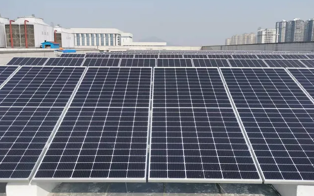 房顶装光伏发电对人体有害吗:自家屋顶装光伏发电对身体有危害吗