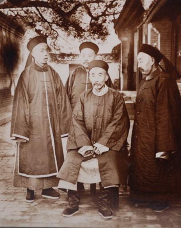 贝勒爷是皇上的什么人，清朝贝勒爷是皇上的什么人（在清朝贝勒爷是皇上的什么人）