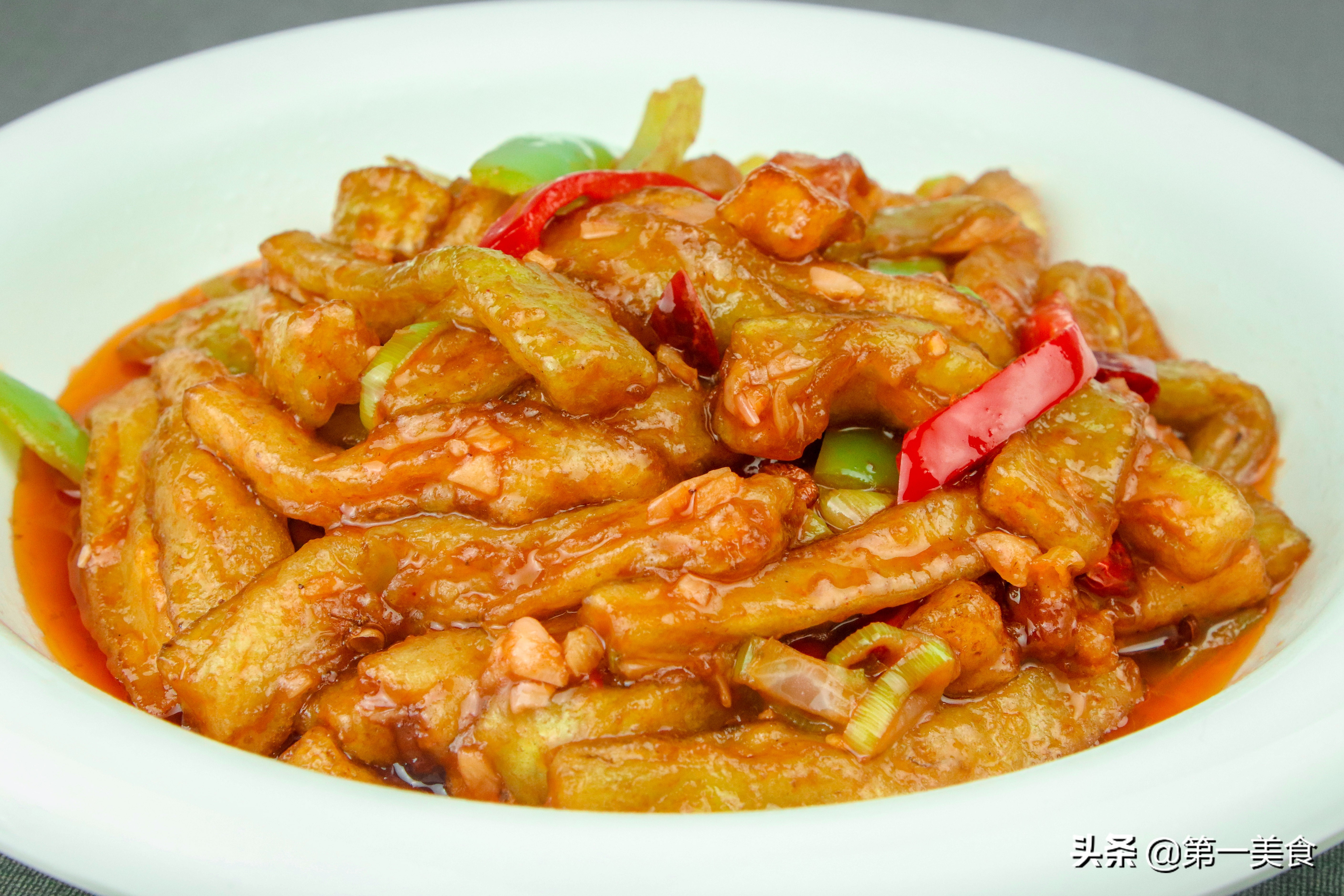 最简单的炒茄qie子做法,最简单的炒茄子做法不加辣椒（淸炒茄子）