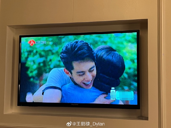 《战火中的青春》今晚开播 王鹤棣晒照实时追剧（战火中的青春剧情分集介绍）