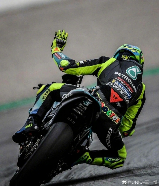 王一博发文感谢罗西：感谢你让我爱上摩托（王一博感谢罗西让自己爱上摩托）