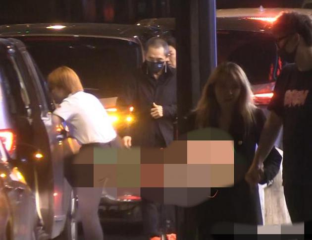 将有新合作？刘浩存深夜参加张艺谋饭局（刘浩存参加张艺谋家庭聚会）