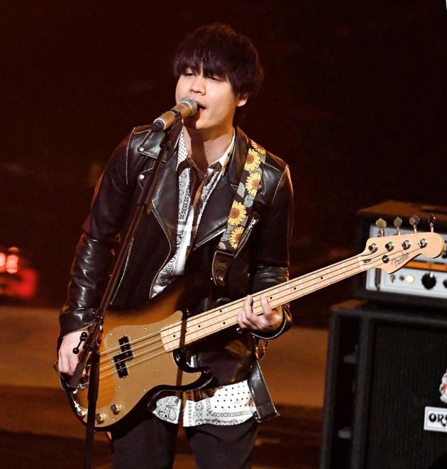 楢崎诚山本纱也加宣布婚讯 胡子男半年内全员已婚（山崎本奈什么意思）