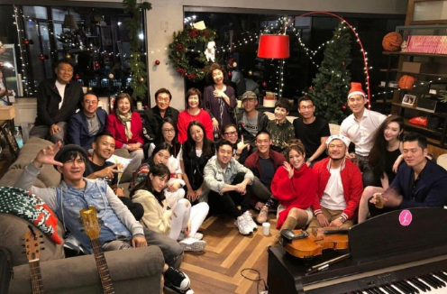 高以翔女友陪两家父母过圣诞：大家都在好好生活（高以翔女友简介）