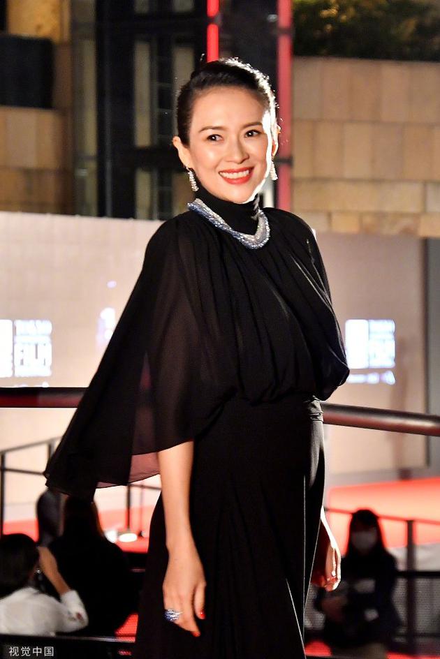 网曝章子怡二胎怀儿子 全家已到美国待产（章子怡二胎怀孕照）