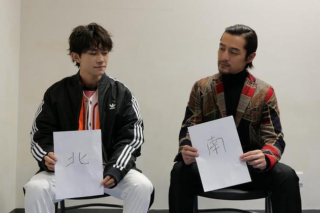 胡歌称赞易烊千玺表演有惊喜 如合作会有压力（胡歌说易烊千玺）