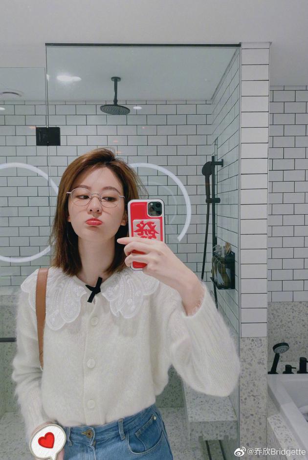 乔欣迎26岁生日感性发文：25岁人生悲喜剧落幕了（乔欣生活照）