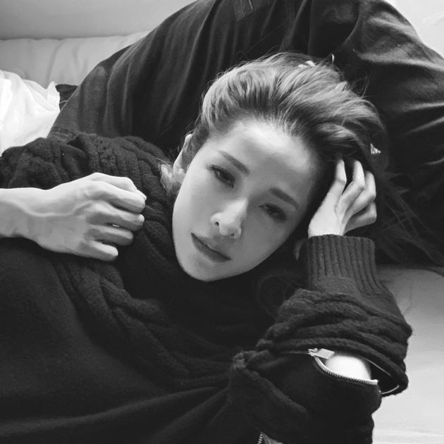 萧亚轩出道20周年预告新专 承认忧郁症获男友相伴（萧亚轩2020）