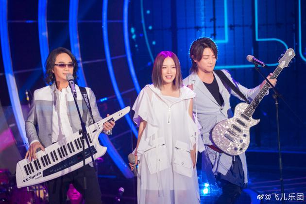 飞儿乐队新主唱韩睿发文：伴随着争议出场（飞儿乐团韩睿资料）