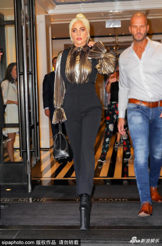 Lady Gaga承认与库珀"刻意暧昧" 赞他是帅气老爸（ladygaga和库珀）