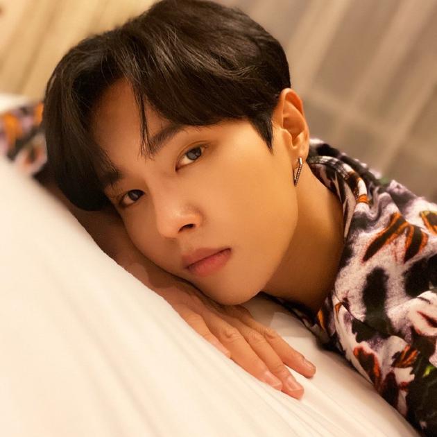 李汶翰疑发文劝告私生：能不能别帮我值机了（李汶翰official）