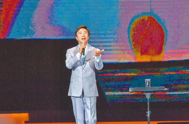 费玉清上海演出 坦言：后悔没在两年前封麦（费玉清上海演唱会视频）