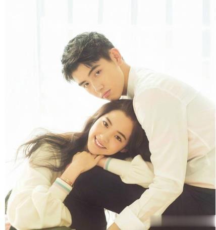 曝陈飞宇欧阳娜娜法国逛街 早前ins才互相取关（陈飞宇欧阳娜娜在法国）