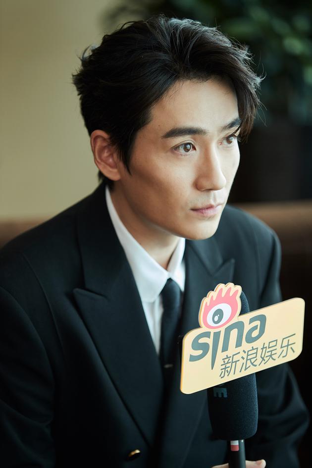 朱一龙演香港回归护旗手 坦言代表军人形象压力大（朱一龙演的香港回归是哪部电影）