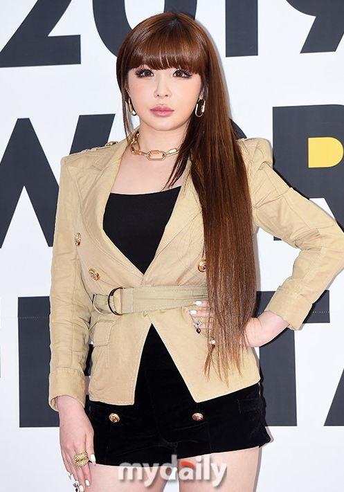 朴春追加起诉15名恶意攻击者 公司追究法律责任（朴春所属公司）