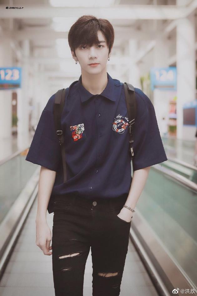 洪欣发博为儿子庆生 妹妹送张镐濂亲手画作超暖心（张镐濂是洪欣和谁生的）