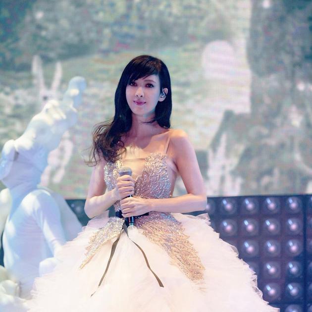 周慧敏台北开演唱会遇地震 报平安称并不是很害怕（周慧敏在台湾受欢迎）