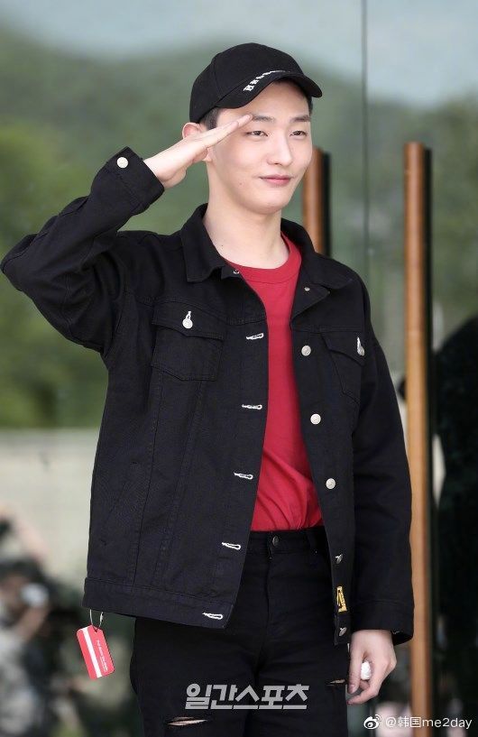 暖心！尹智圣通过经纪人为WANNA ONE聚餐买单（202尹智圣）